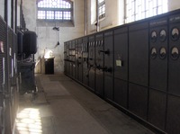 Subestação: corredor das celas e armários